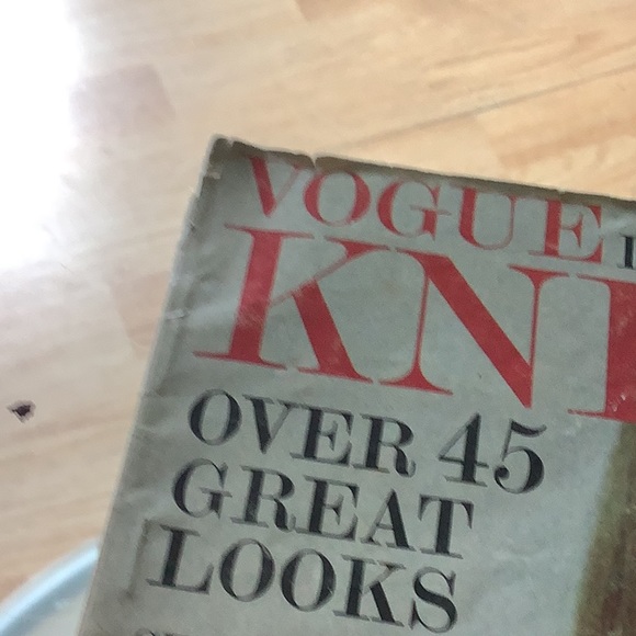 1969 knitting vogue magazine in excellent condition - Picture 3 of 7